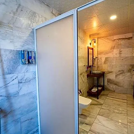 Rustic Caves Hotel *